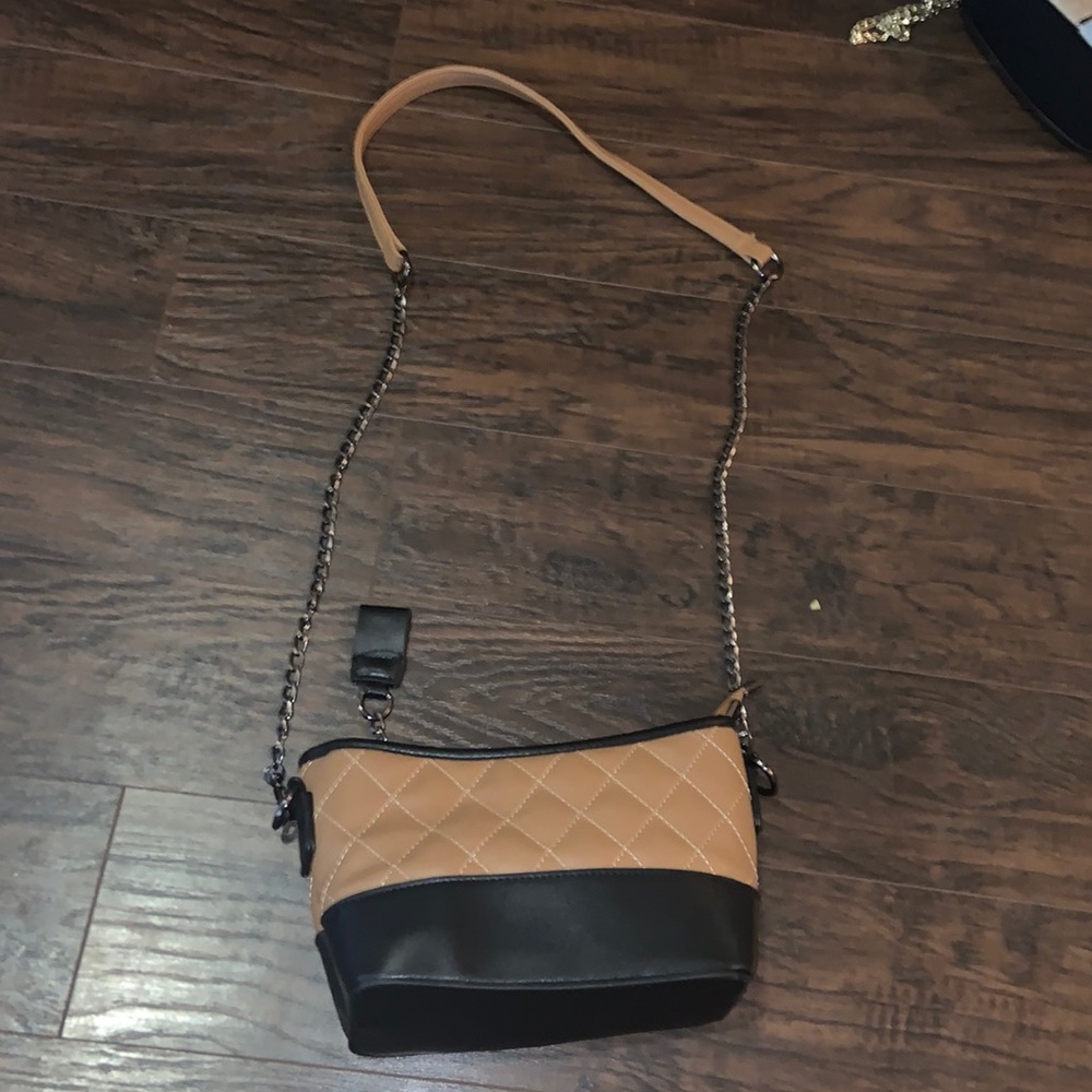 Cute brown purse. Never before used.